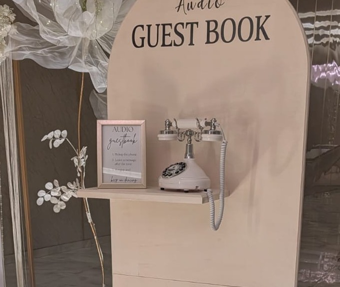 Audio guestbook vintage telephone Sri Lanka wedding